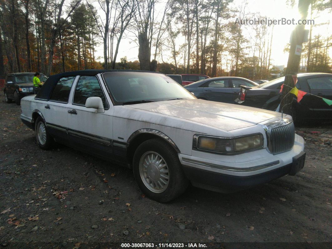 1995 Lincoln Town Car Signature/spinnaker White vin: 1LNLM82W4SY663766