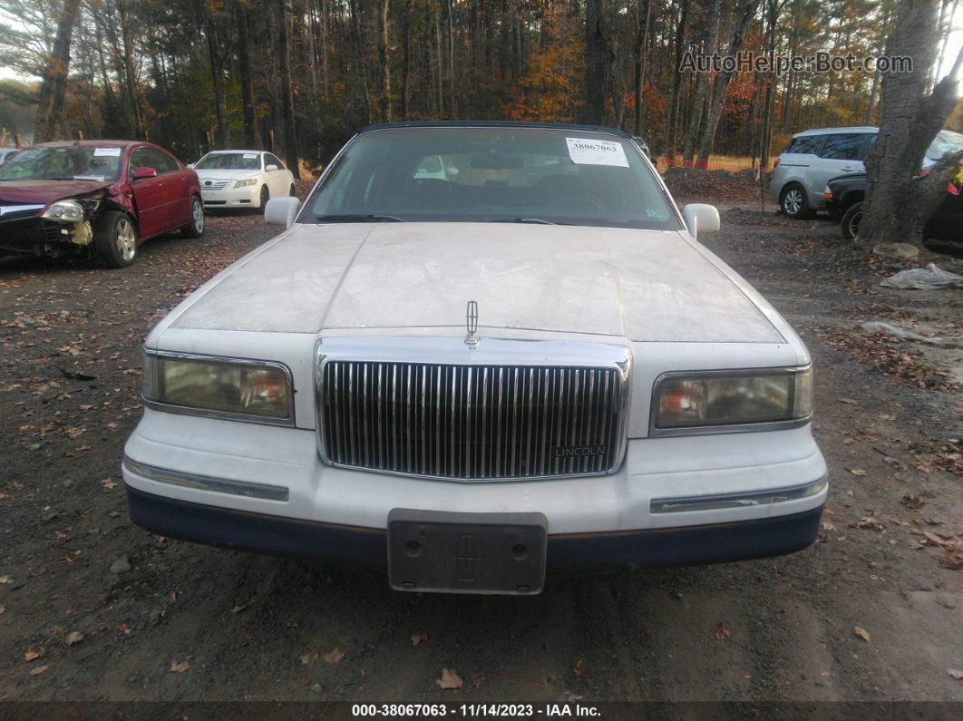 1995 Lincoln Town Car Signature/spinnaker White vin: 1LNLM82W4SY663766