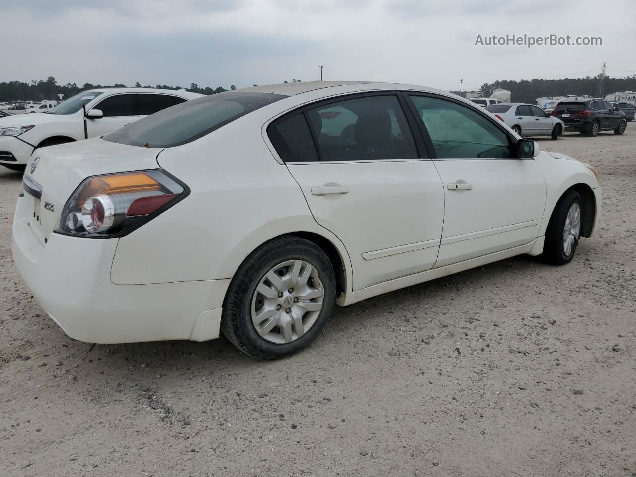 2011 Nissan Altima Base White vin: 1N4AL2AP0BN504272