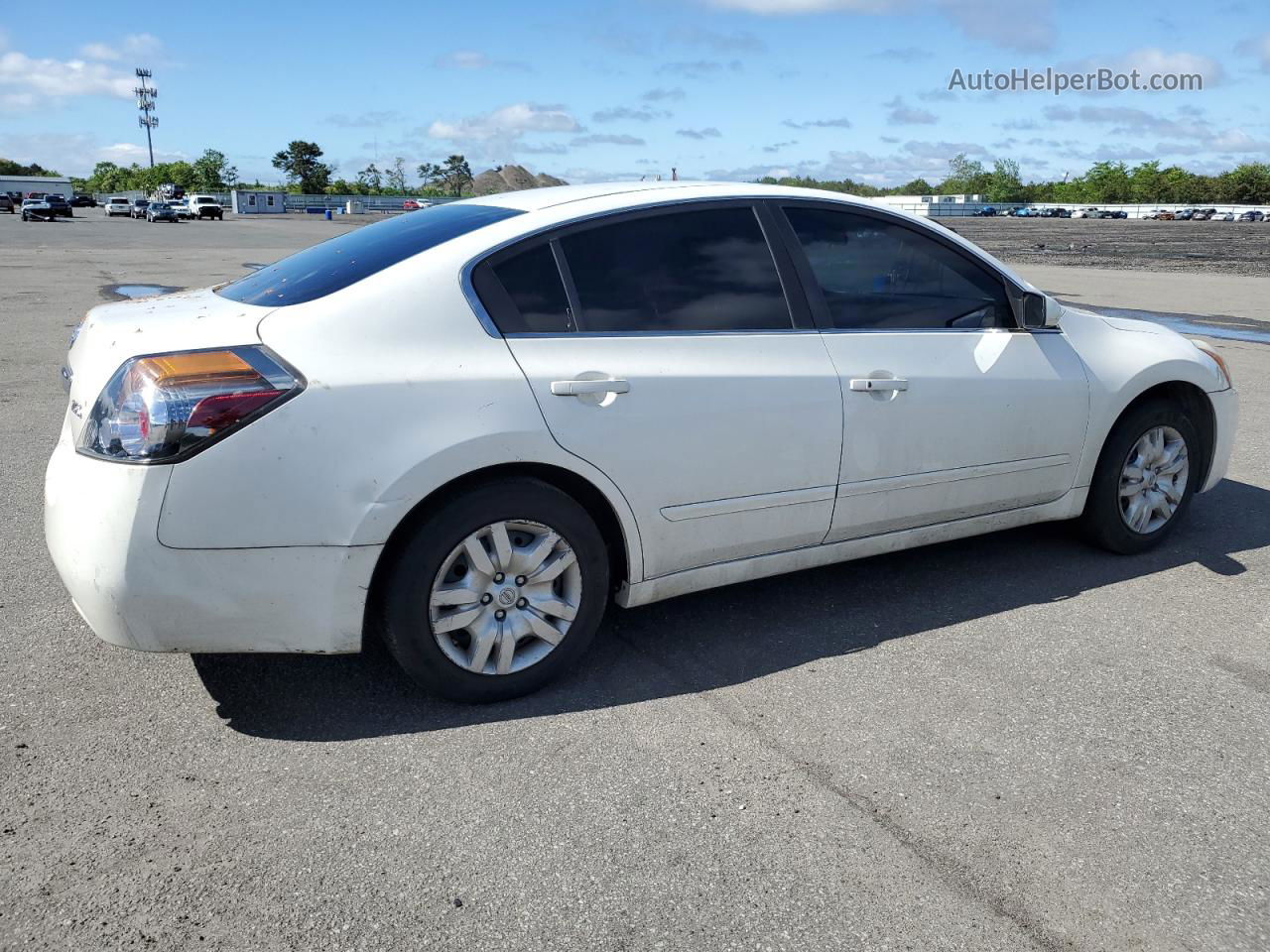 2011 Nissan Altima Base White vin: 1N4AL2AP9BN475676