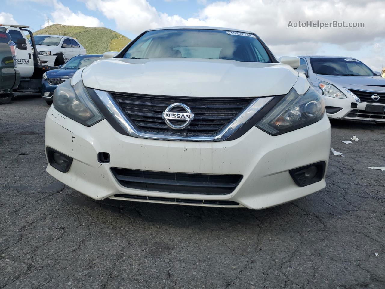 2016 Nissan Altima 2.5 Белый vin: 1N4AL3AP0GN381733