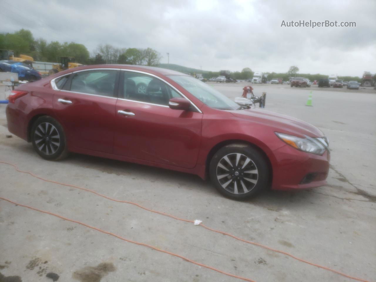 2017 Nissan Altima 2.5 Red vin: 1N4AL3AP0HC940503