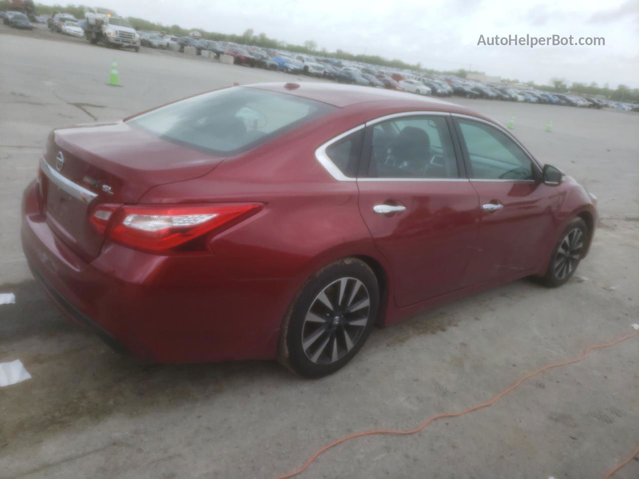 2017 Nissan Altima 2.5 Red vin: 1N4AL3AP0HC940503