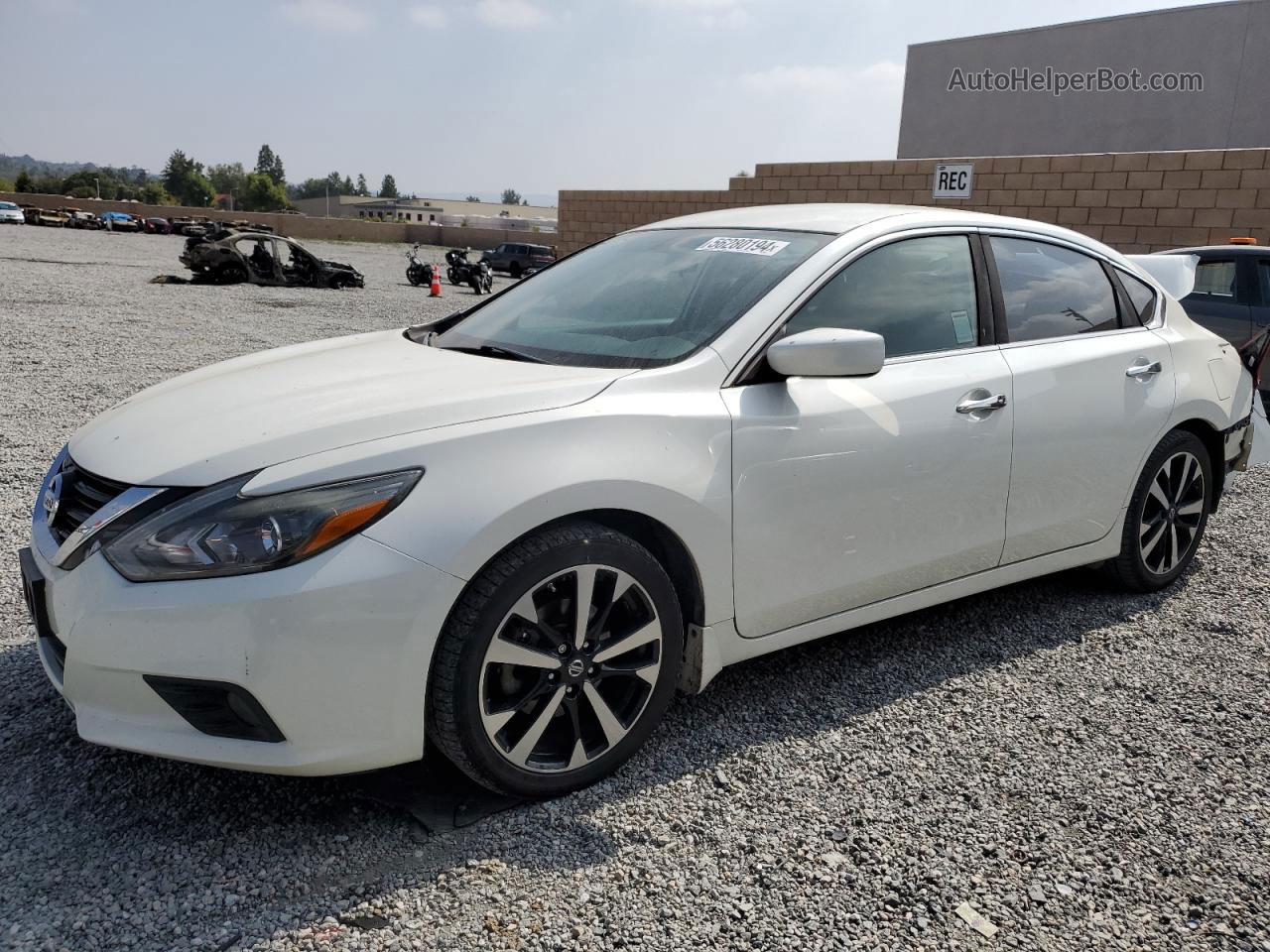 2018 Nissan Altima 2.5 White vin: 1N4AL3AP0JC101277