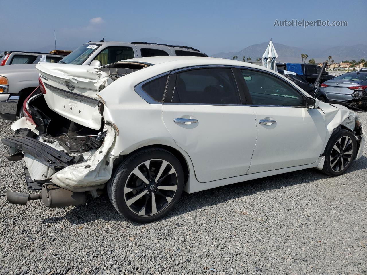 2018 Nissan Altima 2.5 White vin: 1N4AL3AP0JC101277