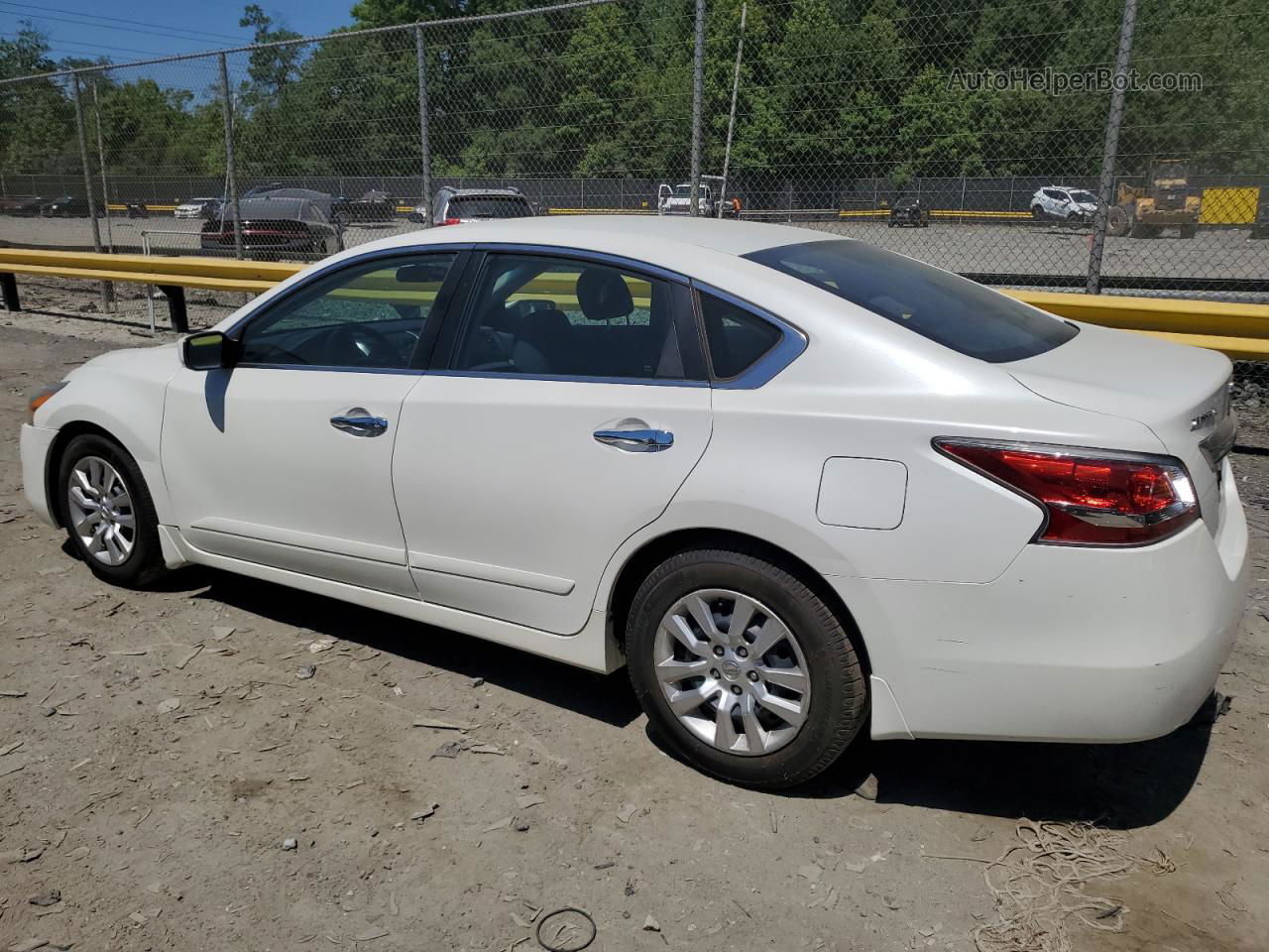 2015 Nissan Altima 2.5 White vin: 1N4AL3AP1FN401731