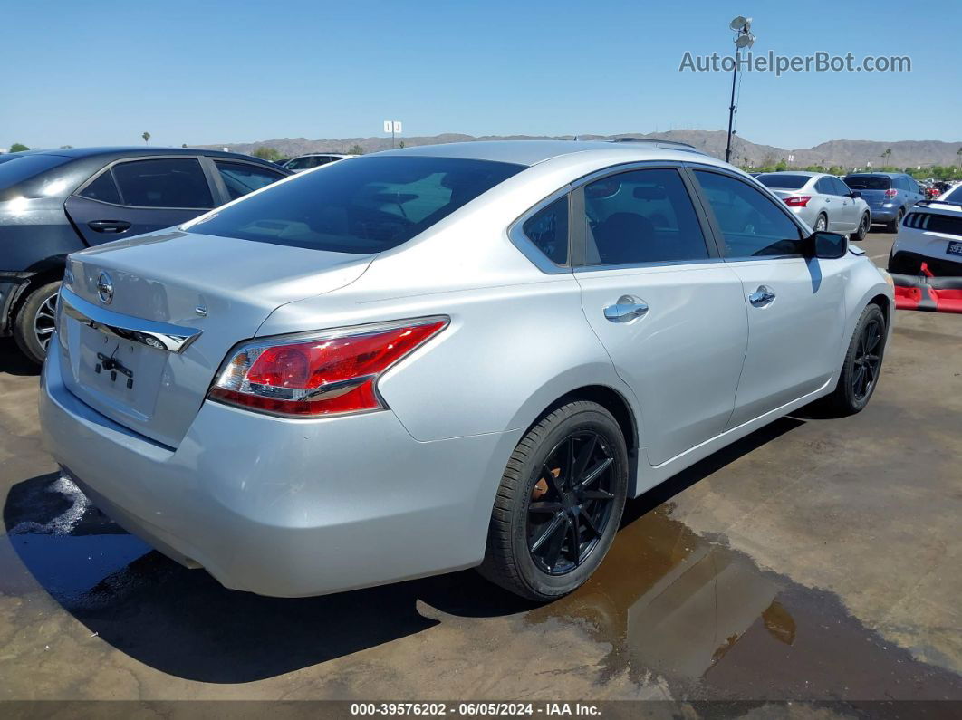 2015 Nissan Altima 2.5 S Серебряный vin: 1N4AL3AP2FN334332