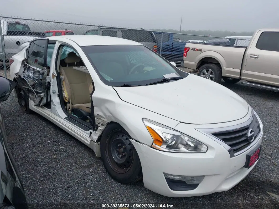 2015 Nissan Altima 2.5 S White vin: 1N4AL3AP4FC446979