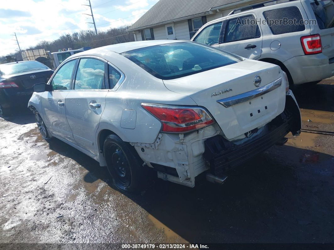 2015 Nissan Altima 2.5 S White vin: 1N4AL3AP4FN880114