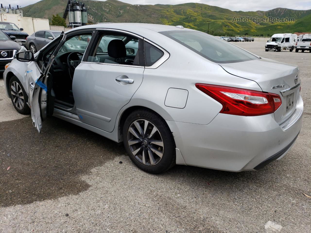 2017 Nissan Altima 2.5 Серебряный vin: 1N4AL3AP6HC181839