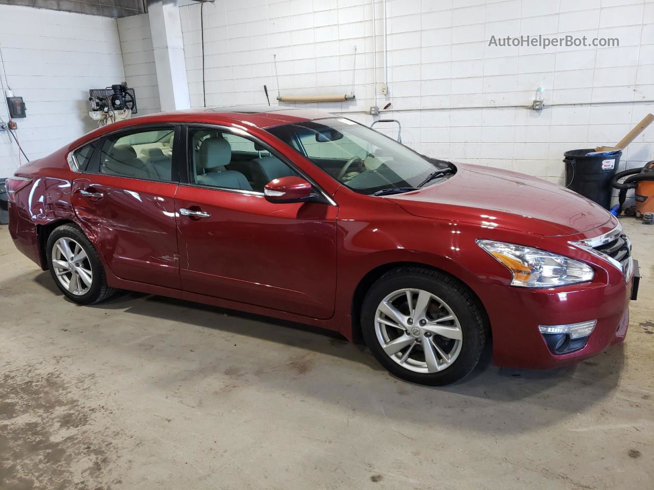 2014 Nissan Altima 2.5 Red vin: 1N4AL3AP7EN372251