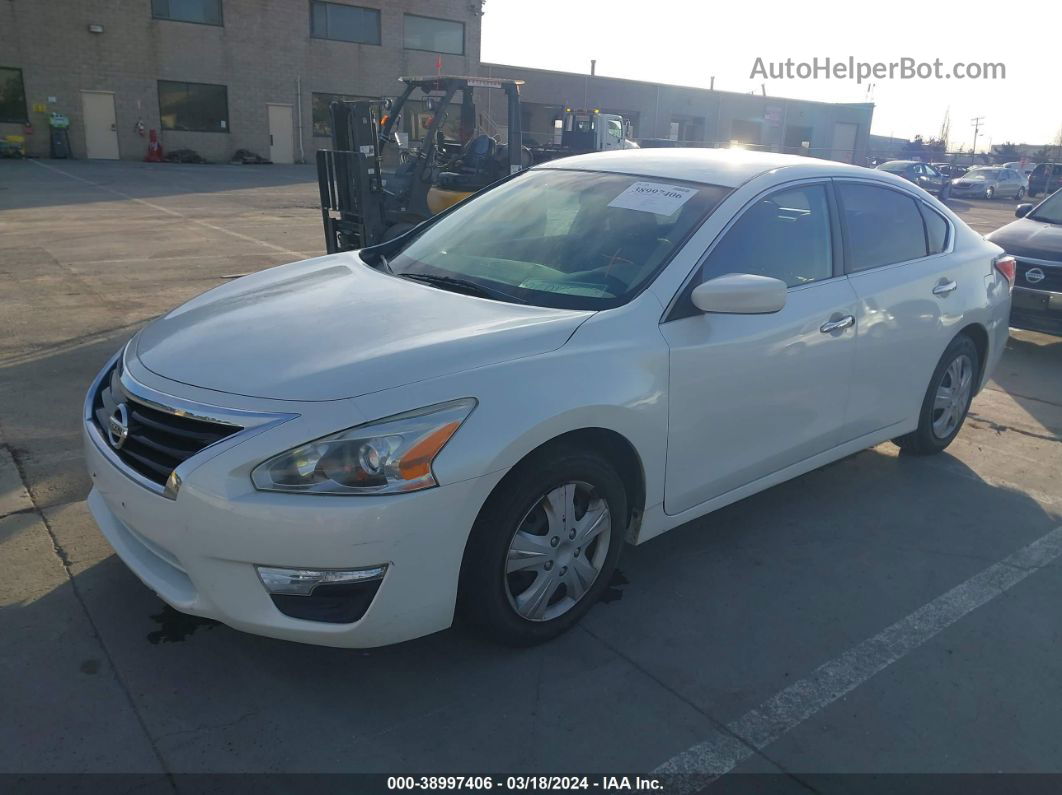 2015 Nissan Altima 2.5 S White vin: 1N4AL3AP7FC162665