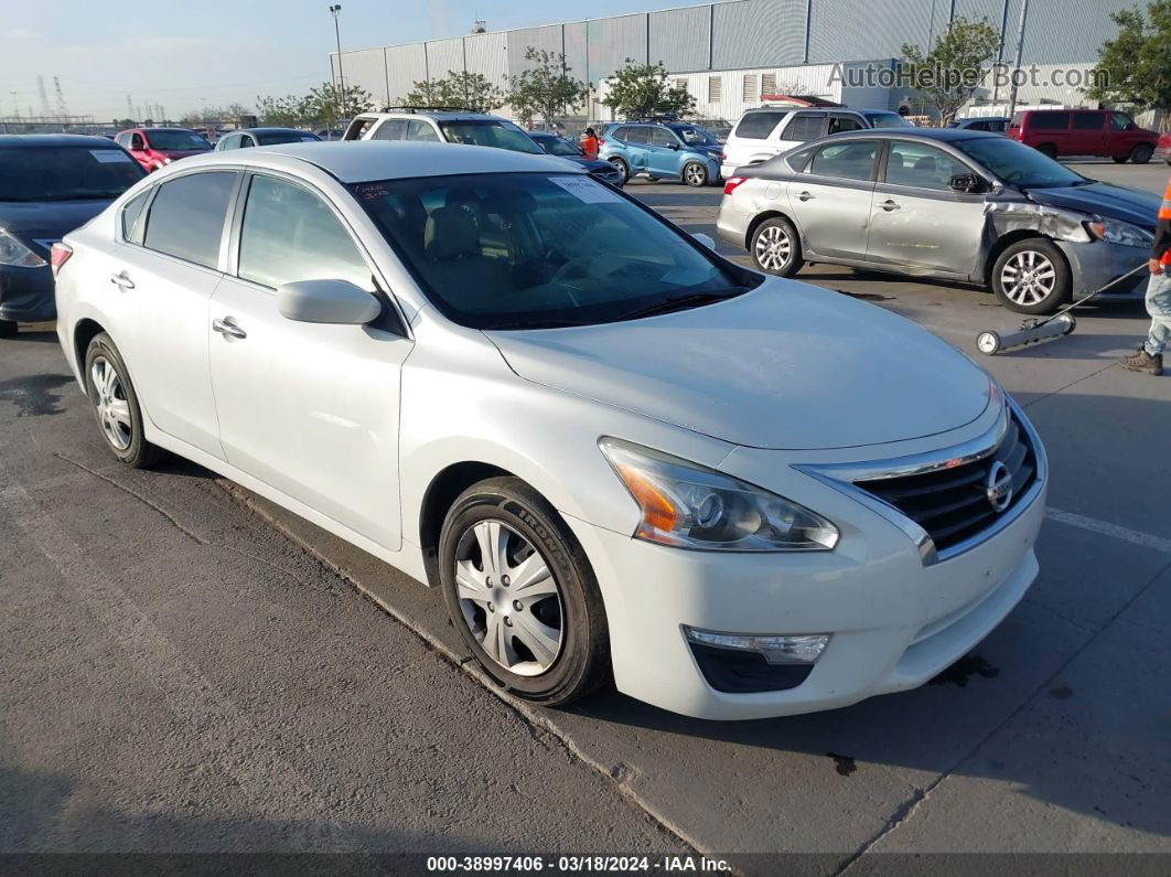 2015 Nissan Altima 2.5 S White vin: 1N4AL3AP7FC162665