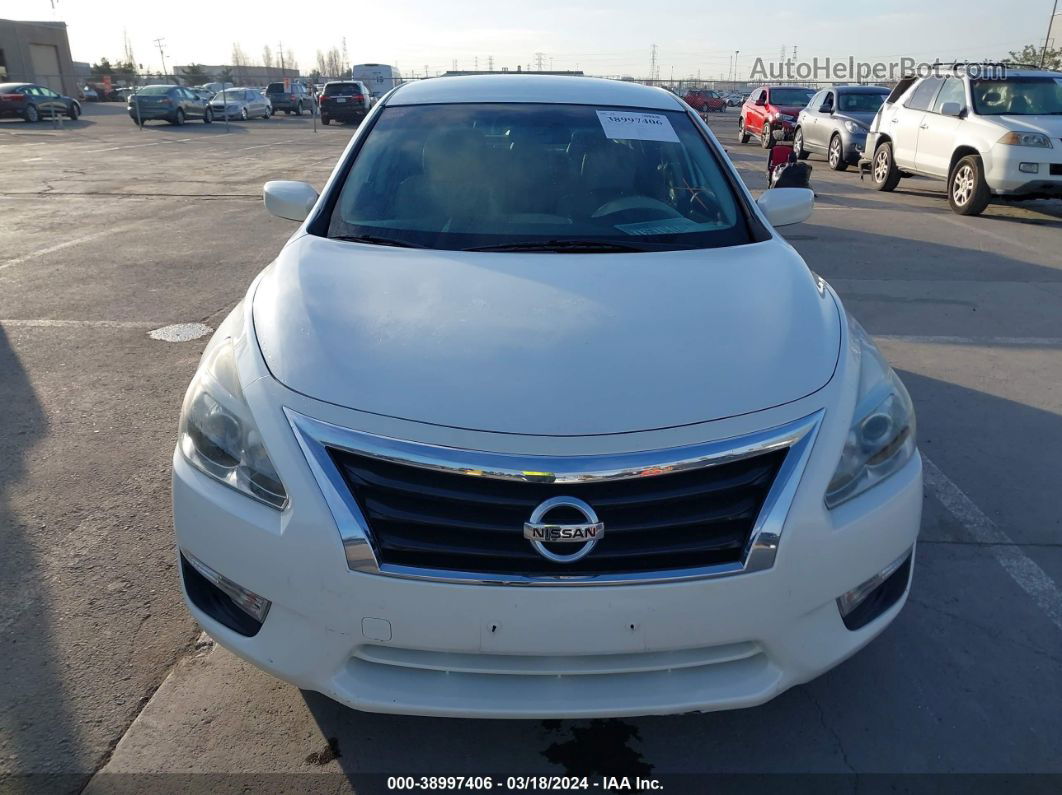 2015 Nissan Altima 2.5 S White vin: 1N4AL3AP7FC162665