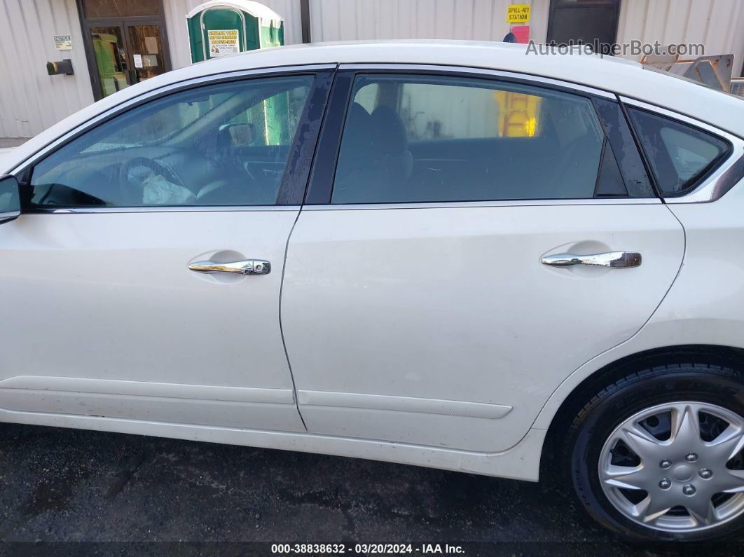 2015 Nissan Altima 2.5 S White vin: 1N4AL3AP7FC290081