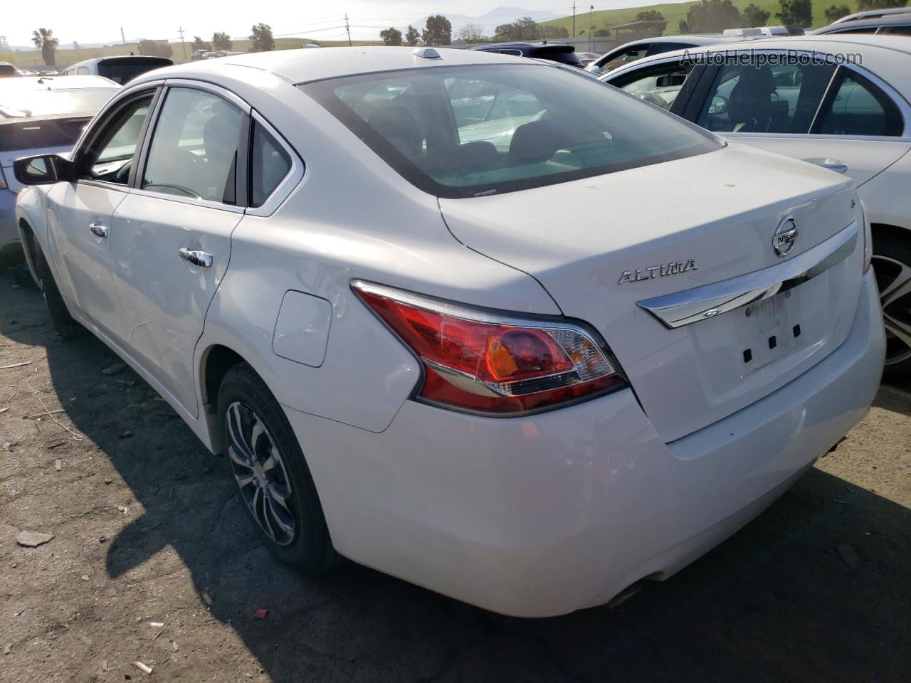 2015 Nissan Altima 2.5 White vin: 1N4AL3AP7FC441095