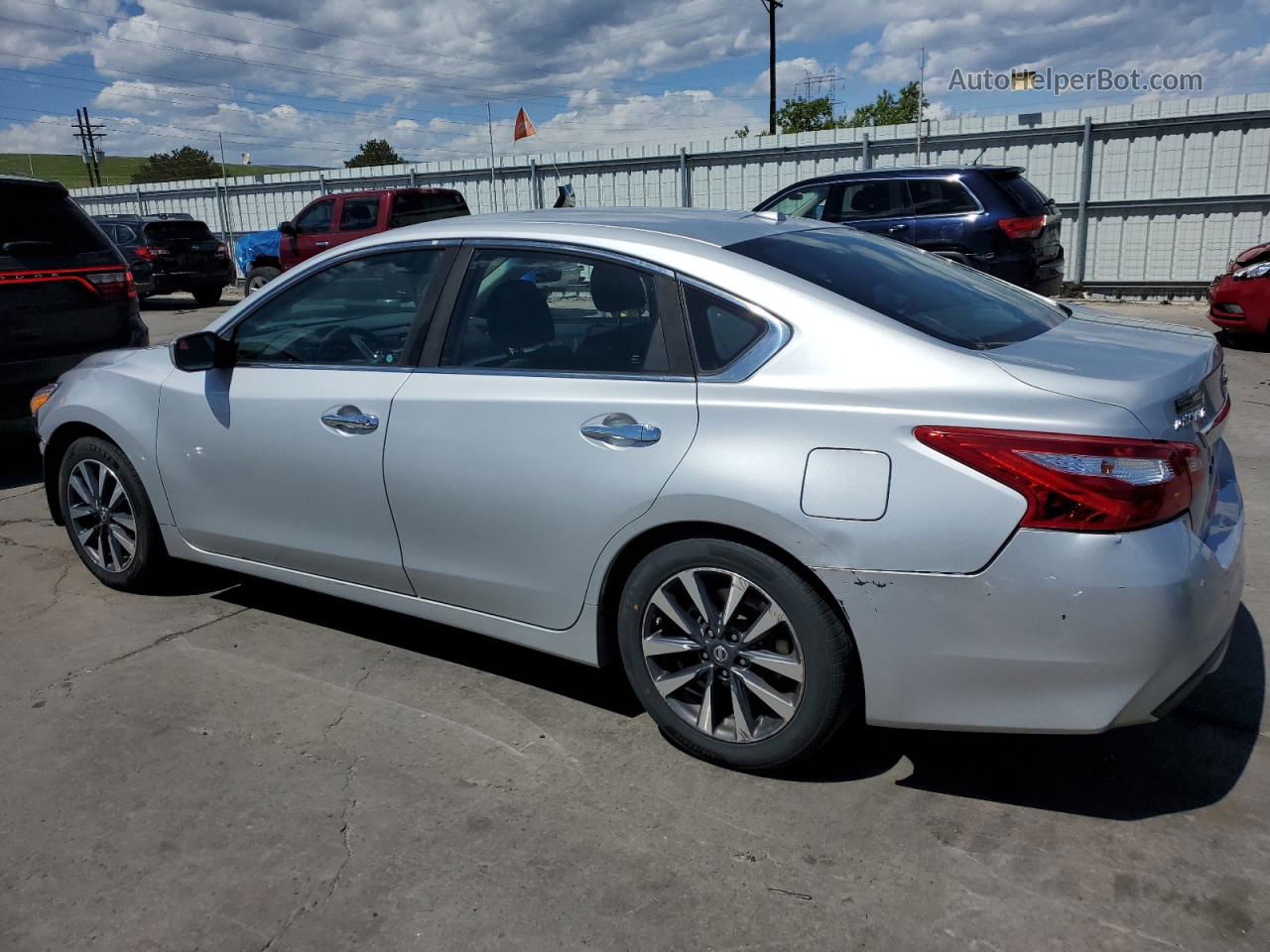 2017 Nissan Altima 2.5 Серебряный vin: 1N4AL3AP7HC255513