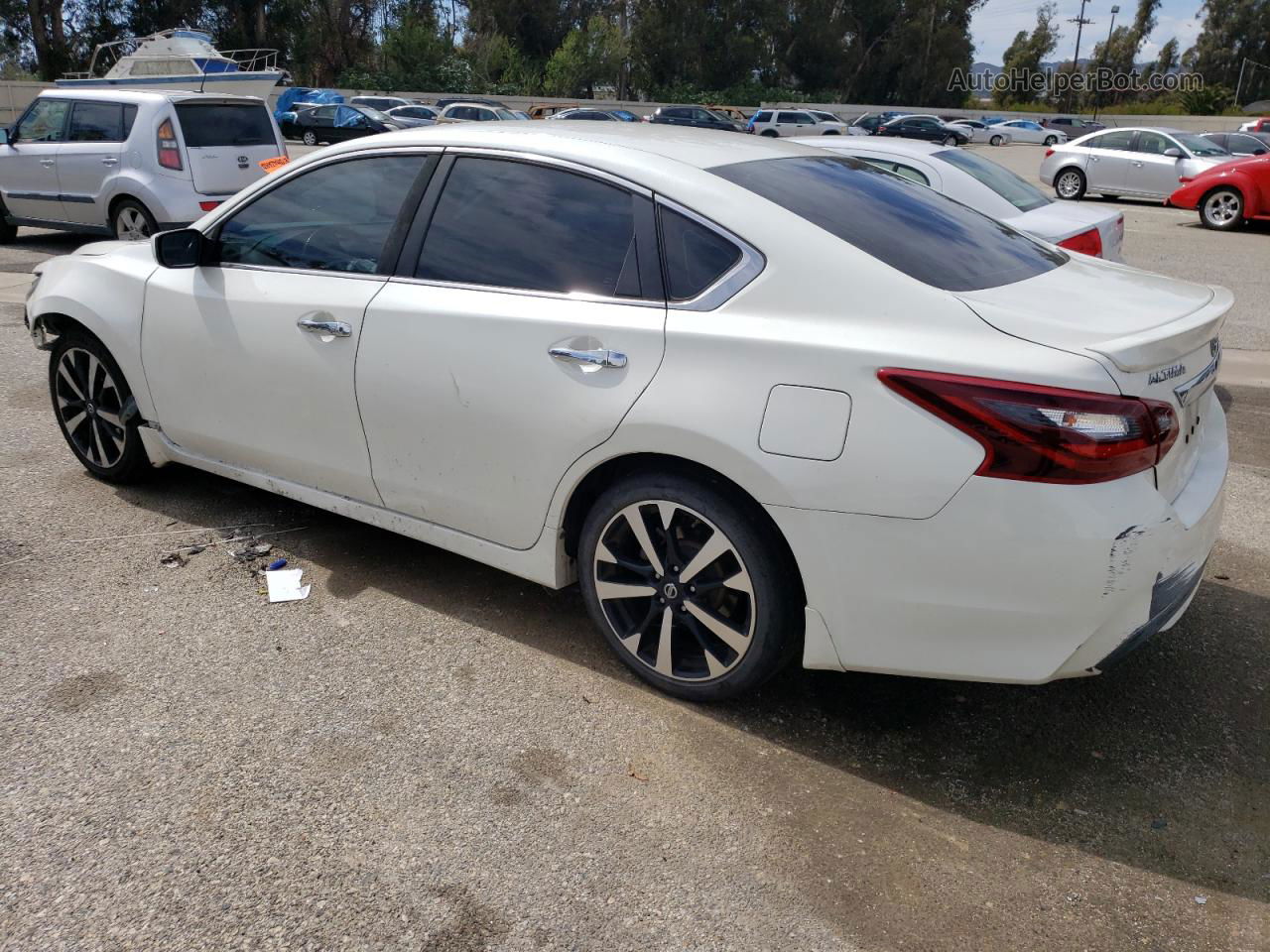 2018 Nissan Altima 2.5 White vin: 1N4AL3AP7JC106895