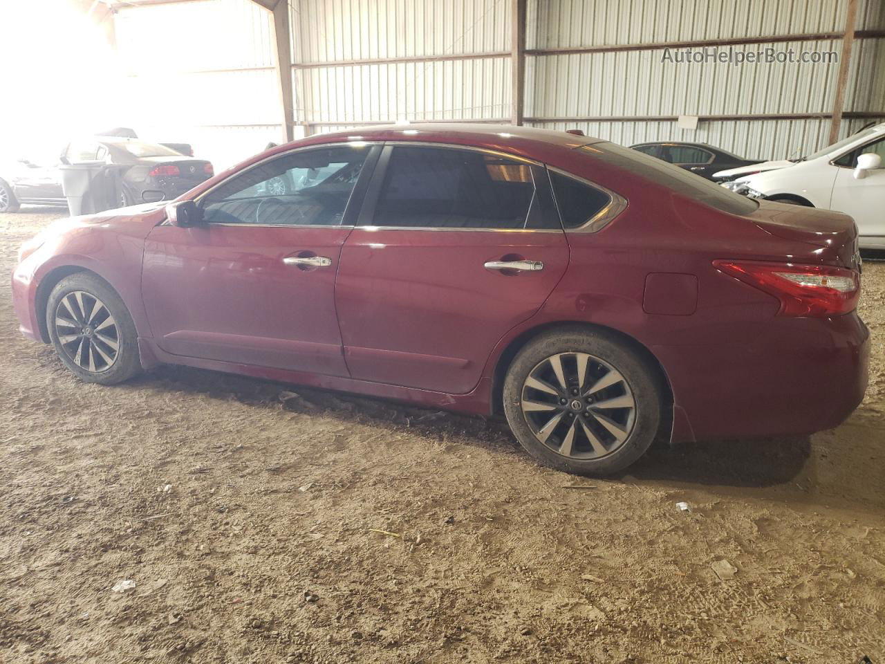 2017 Nissan Altima 2.5 Red vin: 1N4AL3AP8HC238719