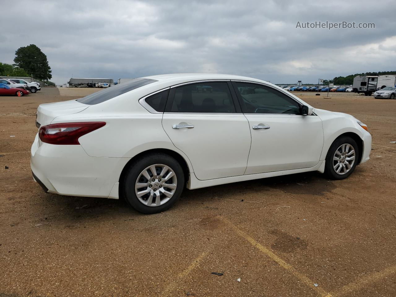 2018 Nissan Altima 2.5 White vin: 1N4AL3AP8JC128839