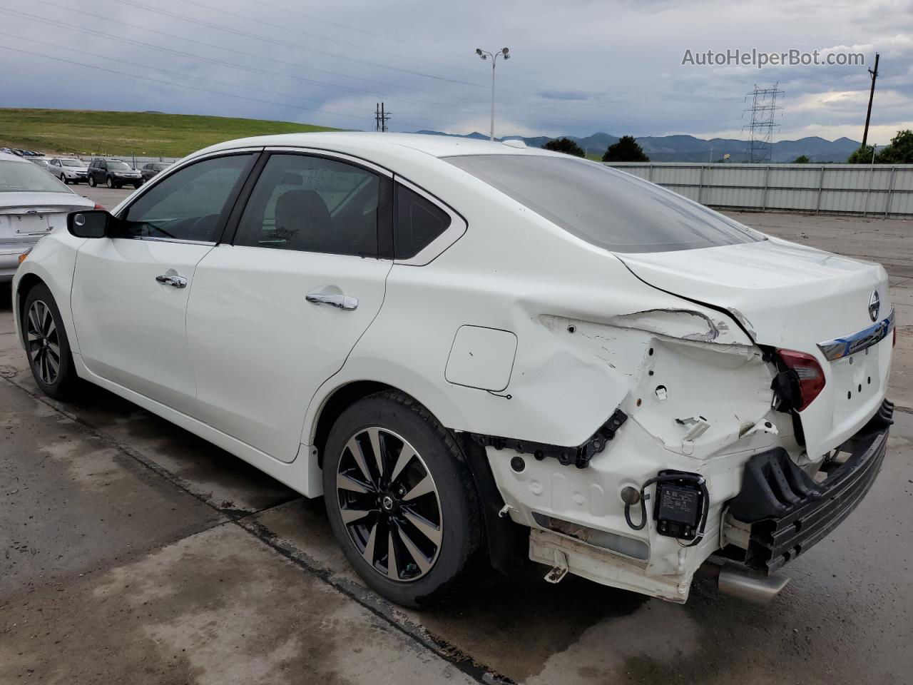 2018 Nissan Altima 2.5 White vin: 1N4AL3AP8JC181024