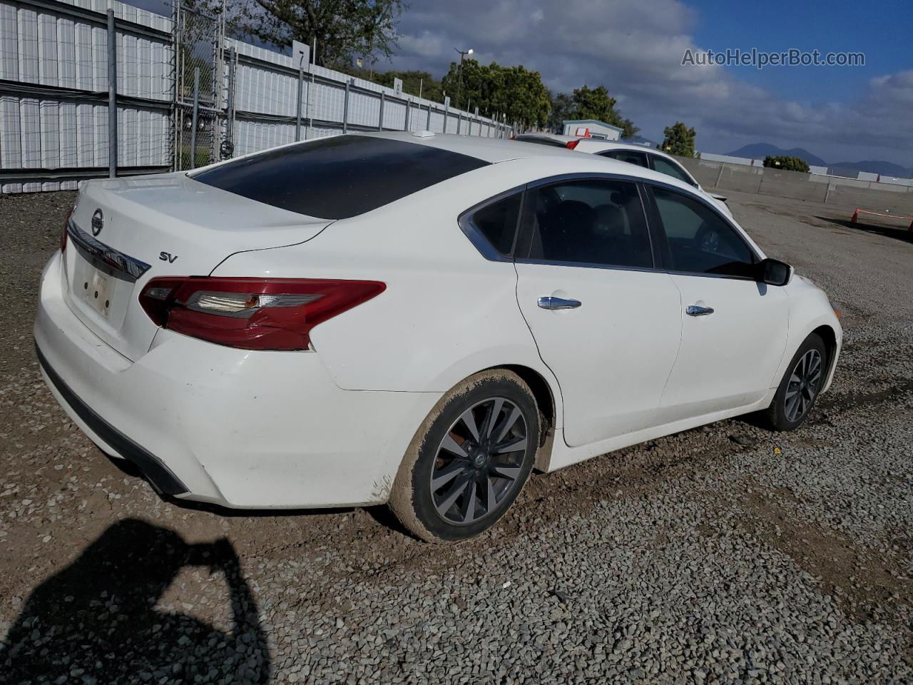 2018 Nissan Altima 2.5 White vin: 1N4AL3AP9JC190153