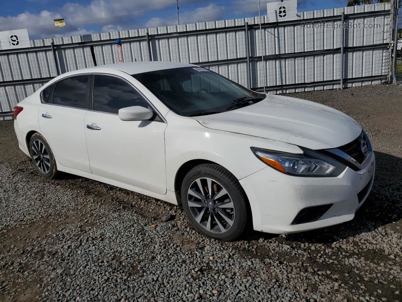 2018 Nissan Altima 2.5 White vin: 1N4AL3AP9JC190153