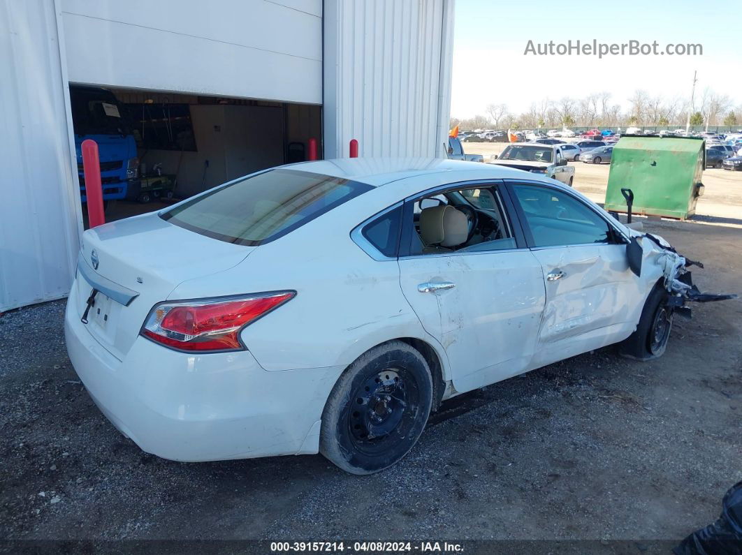 2015 Nissan Altima 2.5 S White vin: 1N4AL3APXFN386338