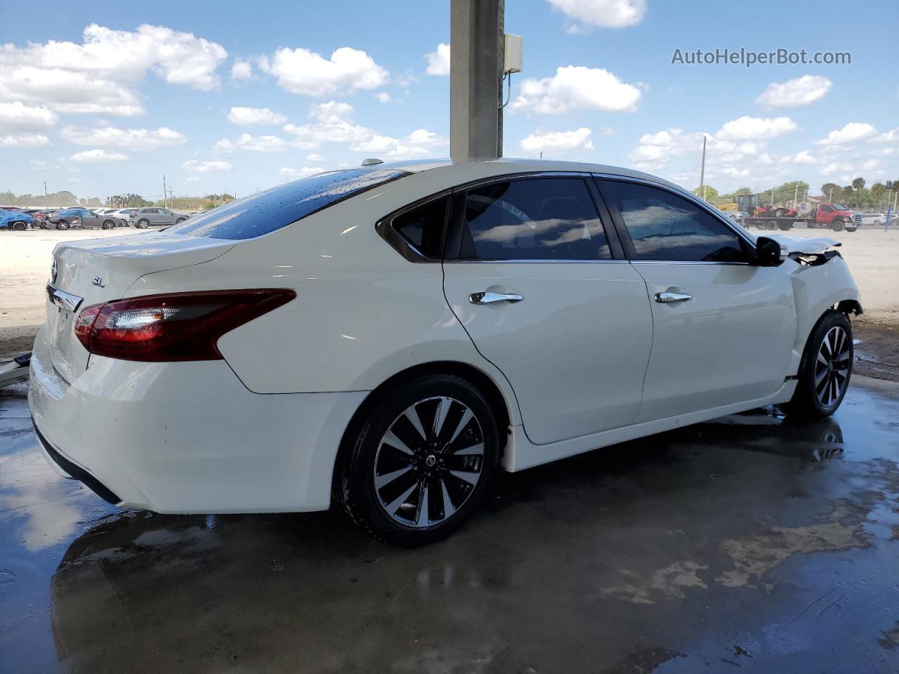 2018 Nissan Altima 2.5 White vin: 1N4AL3APXJC128745