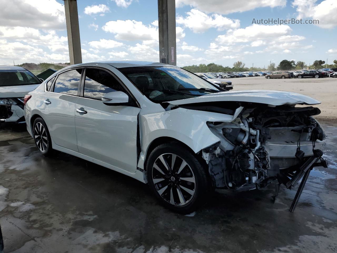 2018 Nissan Altima 2.5 White vin: 1N4AL3APXJC128745