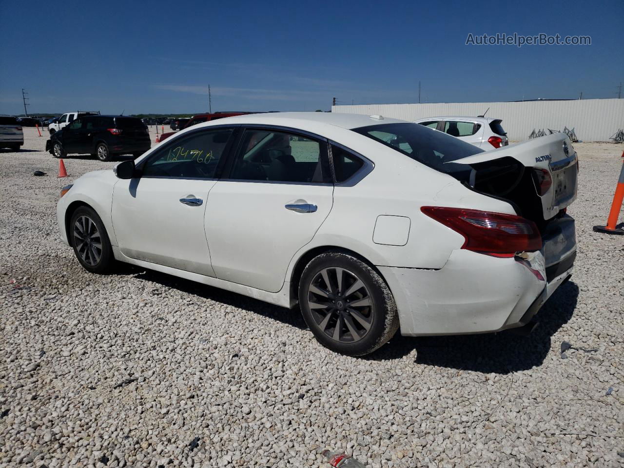 2018 Nissan Altima 2.5 White vin: 1N4AL3APXJC203198