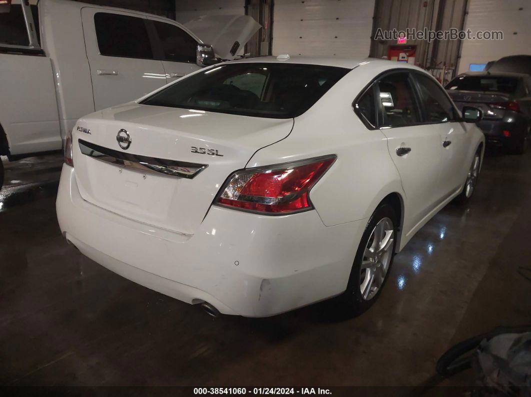 2015 Nissan Altima   White vin: 1N4BL3AP1FC458219