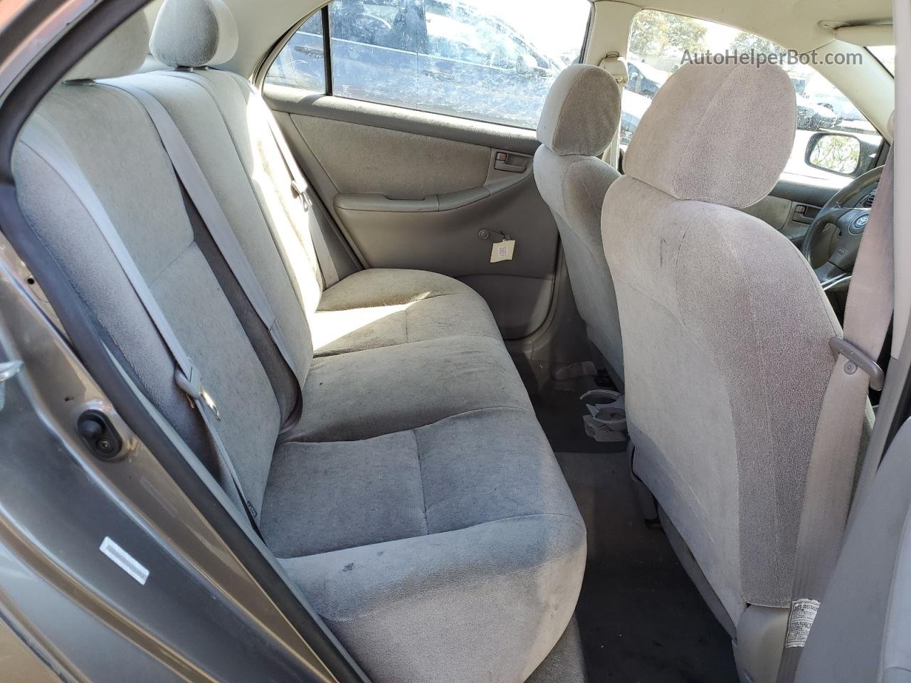 2004 Toyota Corolla Ce Silver vin: 1NXBR32E04Z324584