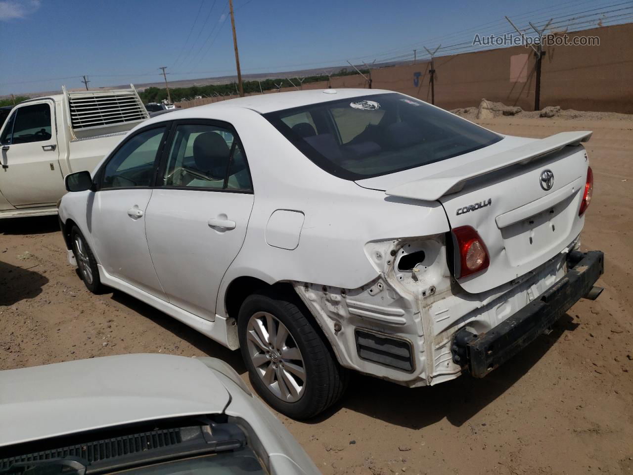 2010 Toyota Corolla Base White vin: 1NXBU4EE9AZ247841