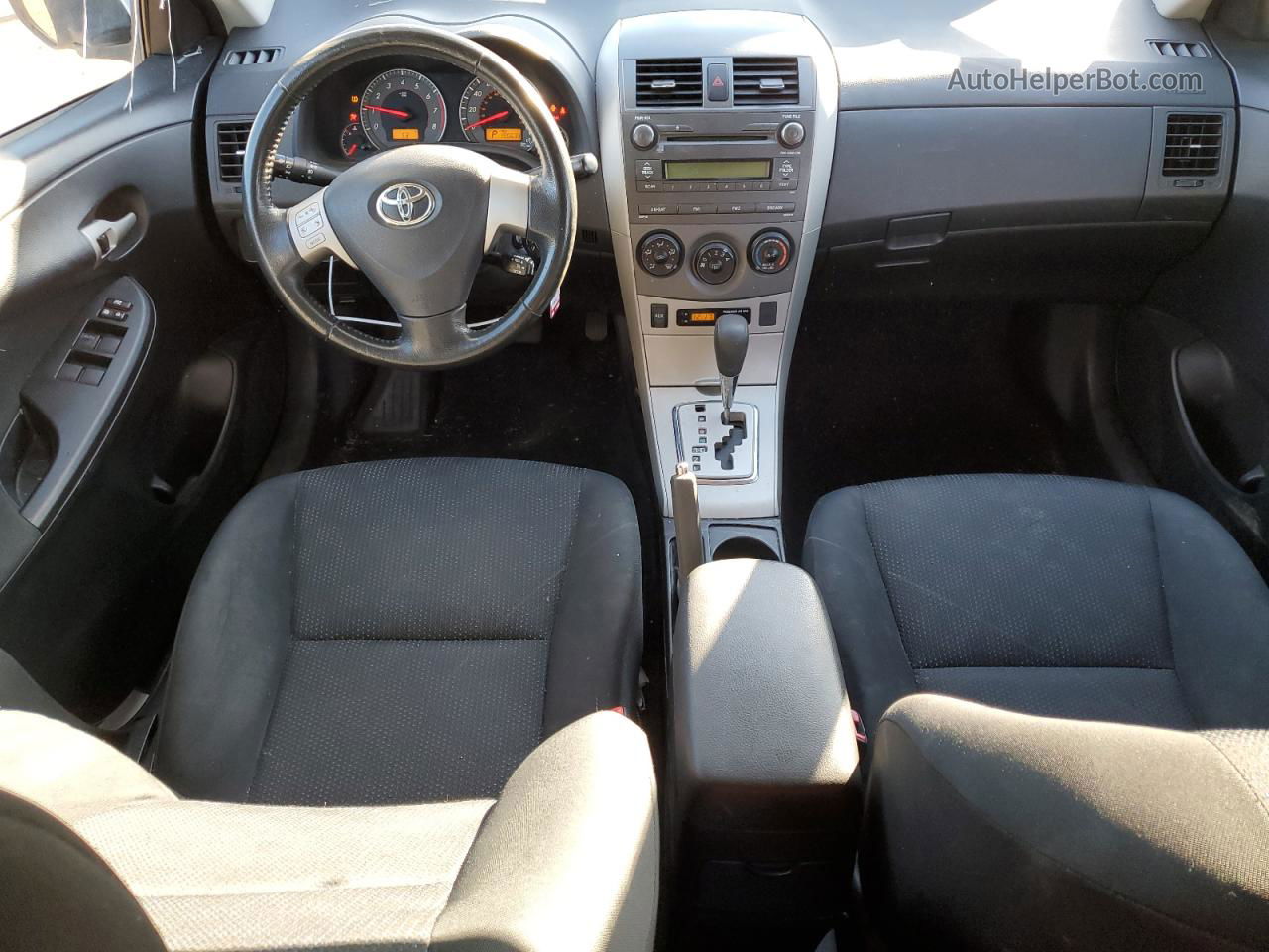 2010 Toyota Corolla Base Белый vin: 1NXBU4EEXAZ289872