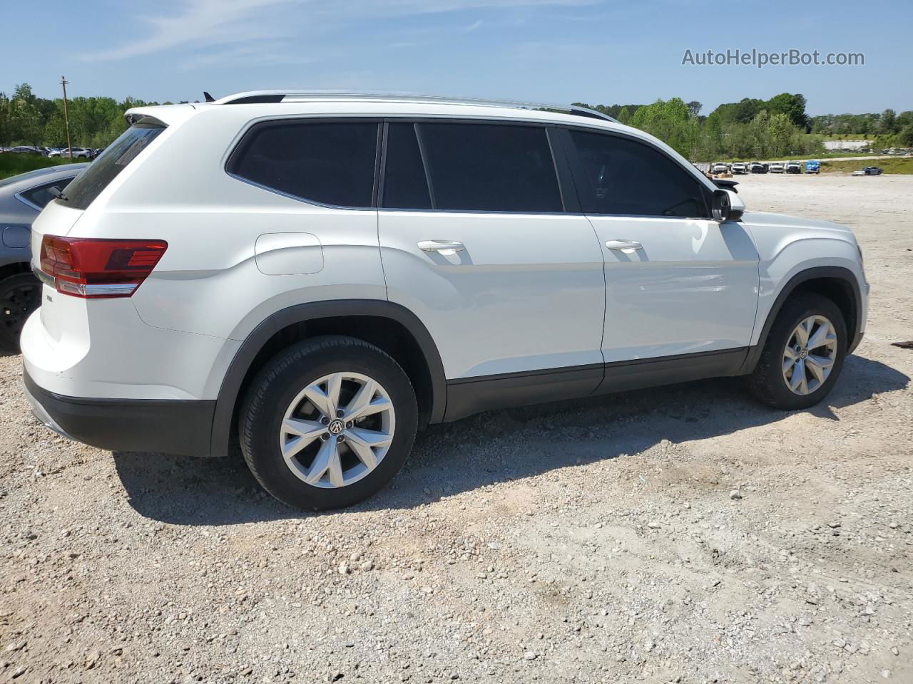 2018 Volkswagen Atlas S White vin: 1V2AP2CAXJC541328