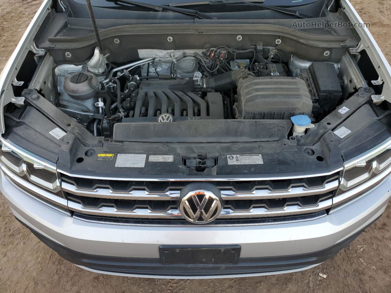 2018 Volkswagen Atlas  Серебряный vin: 1V2BR2CA4JC502300