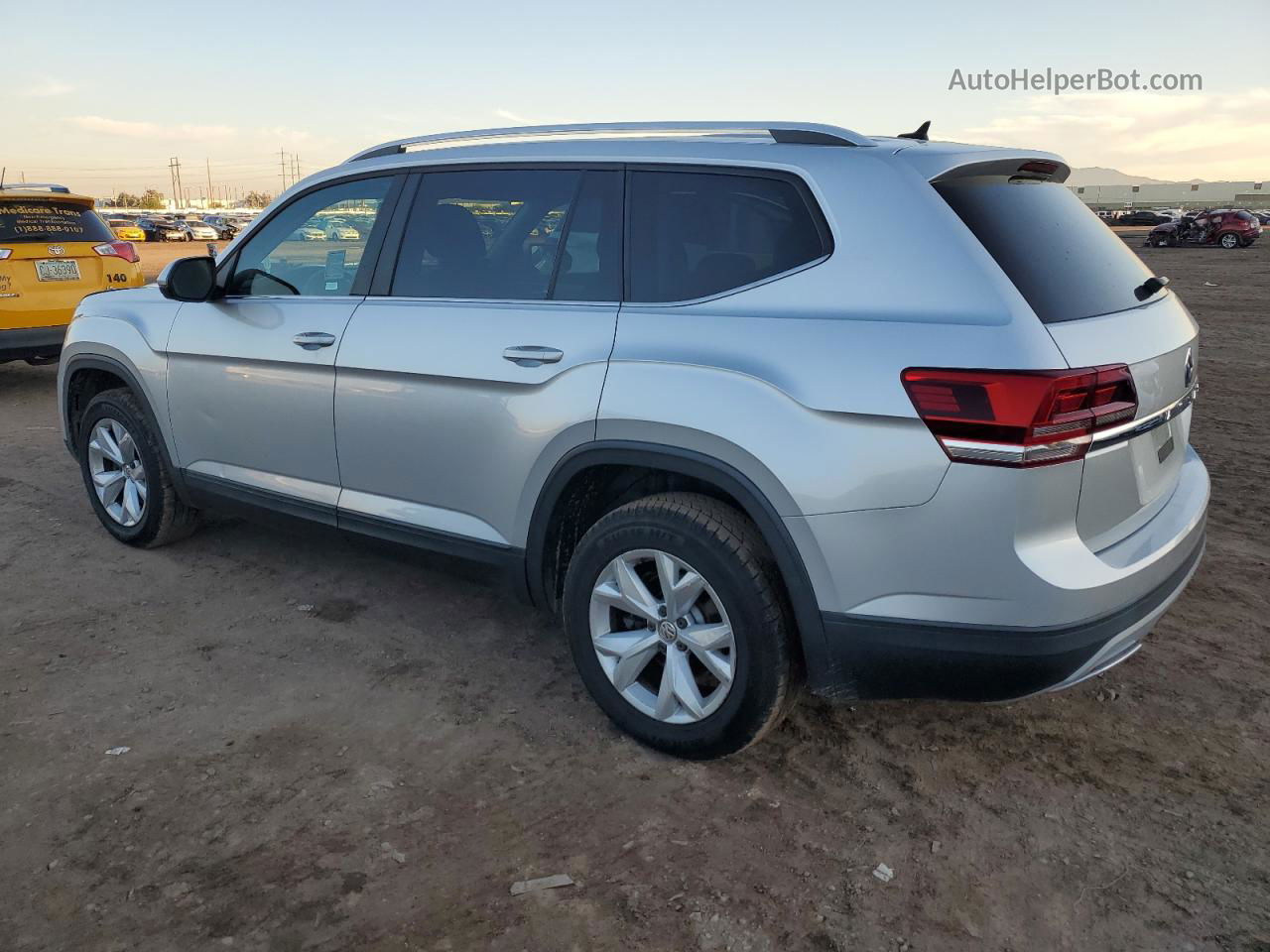 2018 Volkswagen Atlas  Серебряный vin: 1V2BR2CA4JC502300