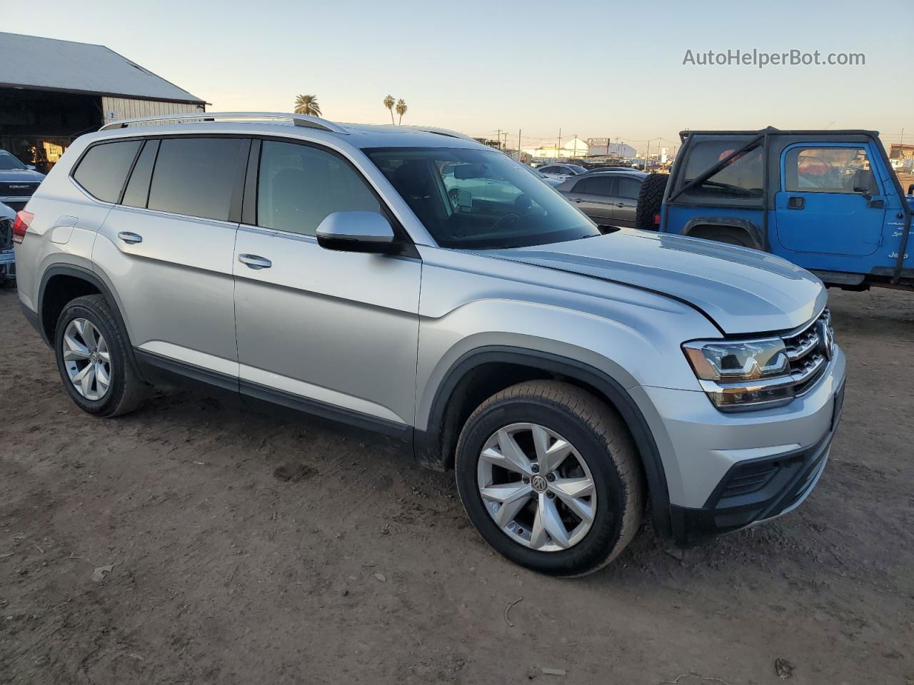 2018 Volkswagen Atlas  Серебряный vin: 1V2BR2CA4JC502300