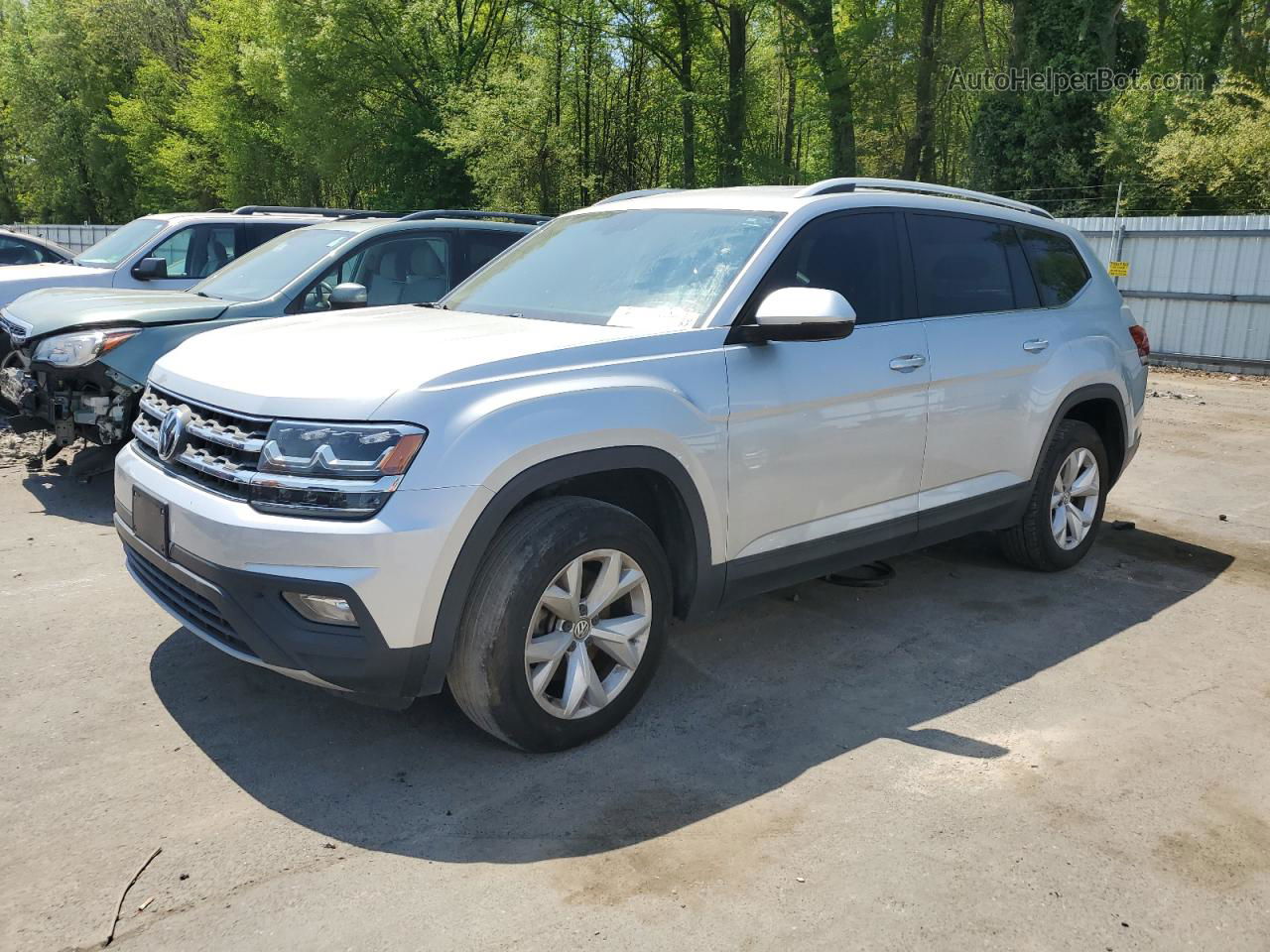 2018 Volkswagen Atlas Se Silver vin: 1V2CR2CA1JC568503