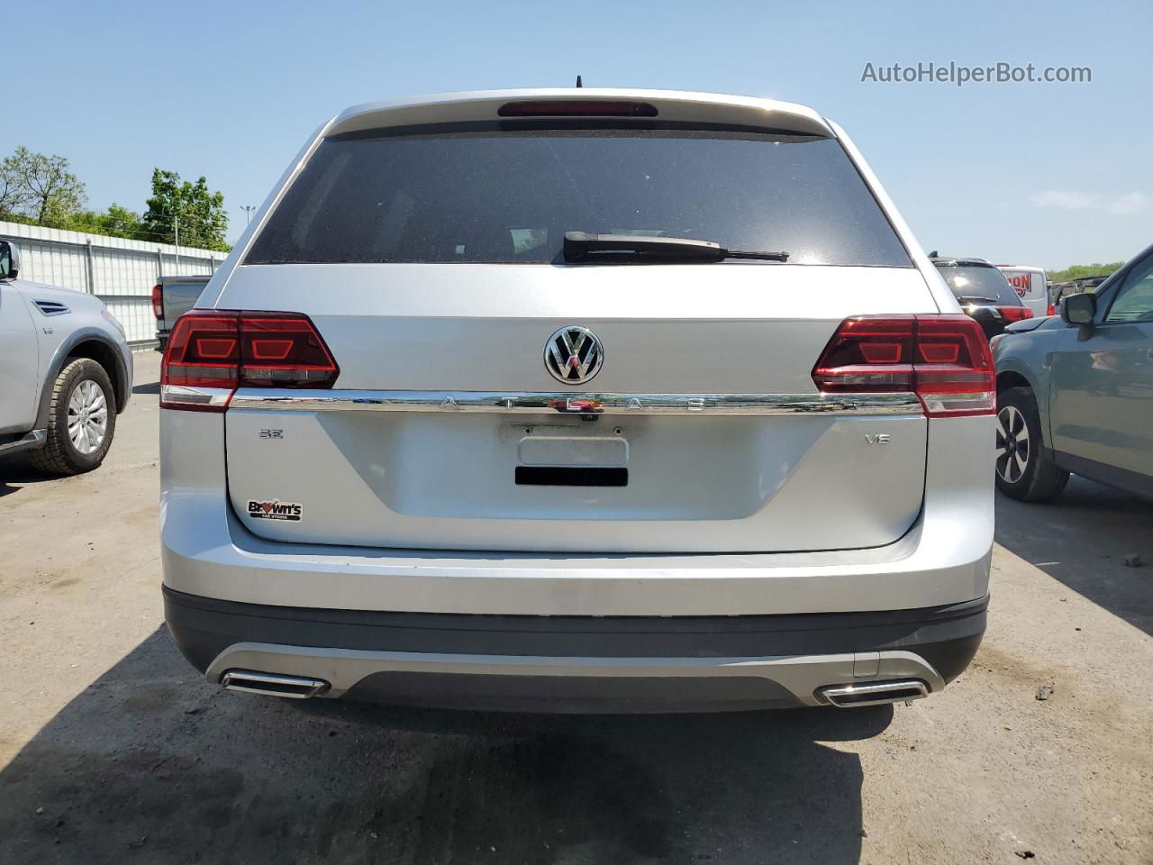 2018 Volkswagen Atlas Se Silver vin: 1V2CR2CA1JC568503