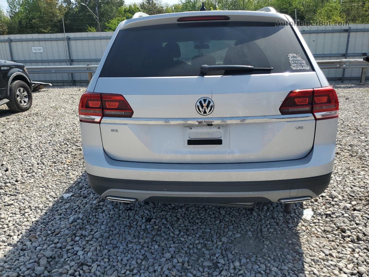 2018 Volkswagen Atlas Se Silver vin: 1V2CR2CA4JC528822