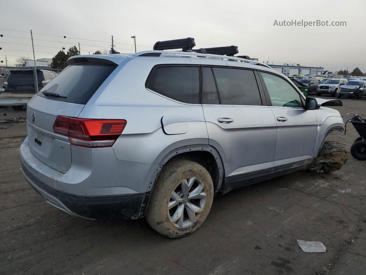 2018 Volkswagen Atlas Se Silver vin: 1V2CR2CA5JC569928