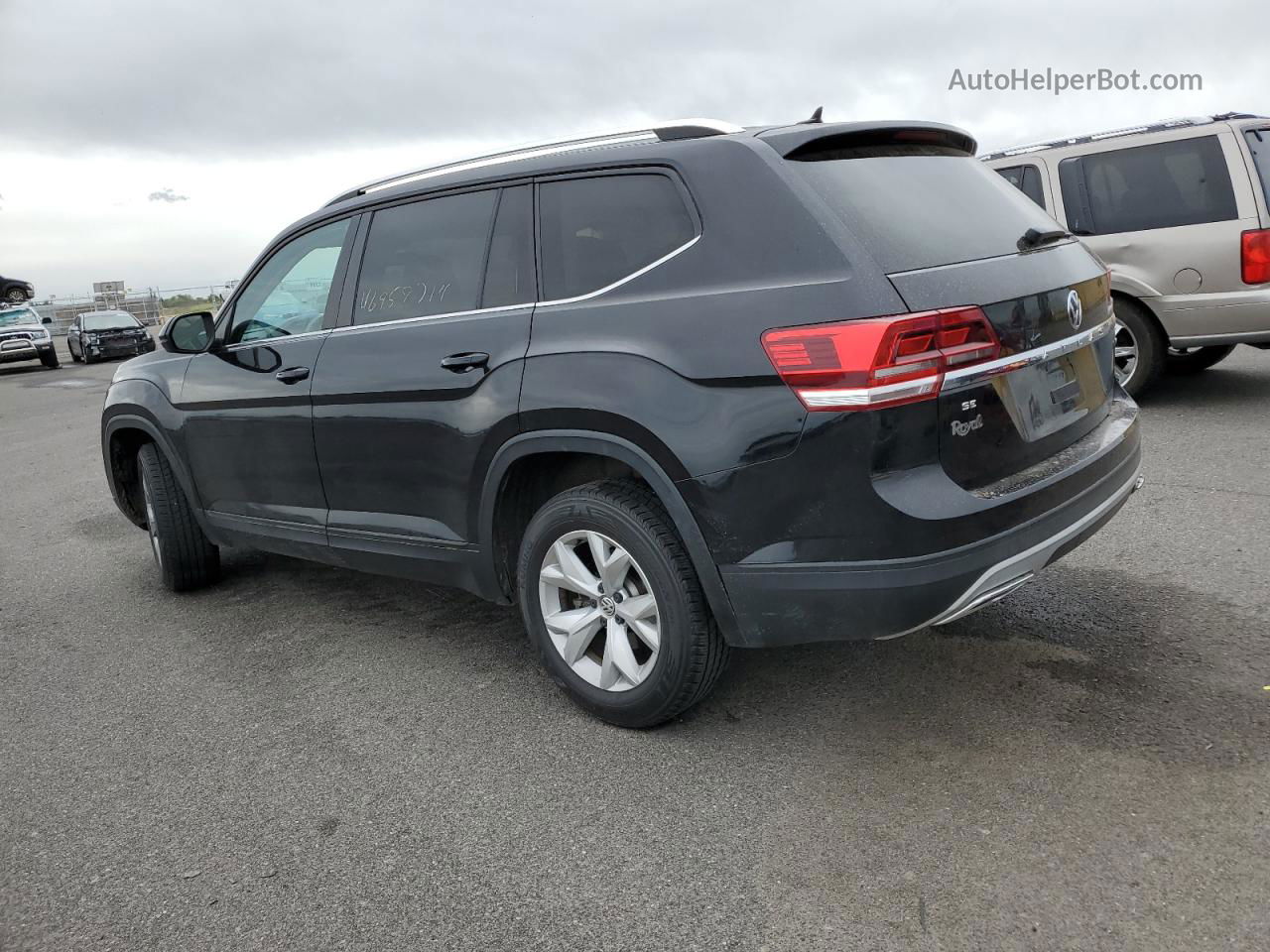 2018 Volkswagen Atlas Se Черный vin: 1V2DR2CA1JC507690