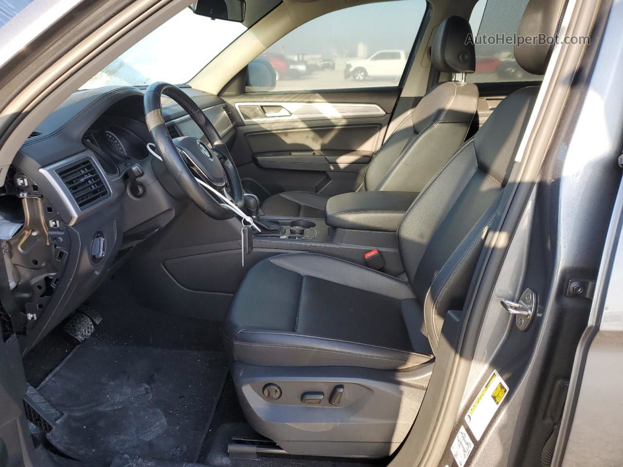 2018 Volkswagen Atlas Se Серый vin: 1V2KR2CAXJC566227