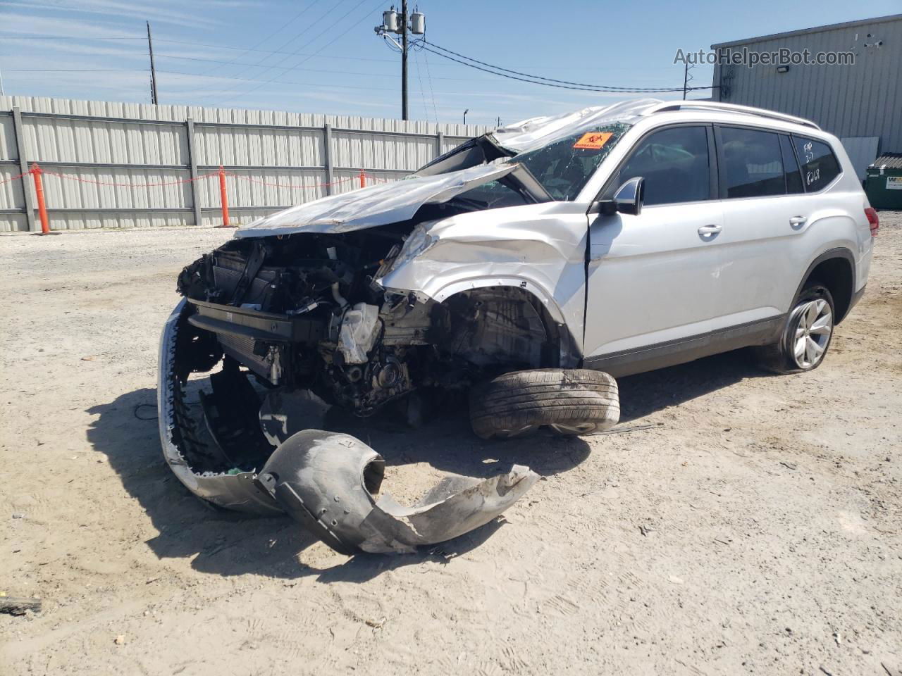 2018 Volkswagen Atlas Se Silver vin: 1V2LR2CA7JC588268