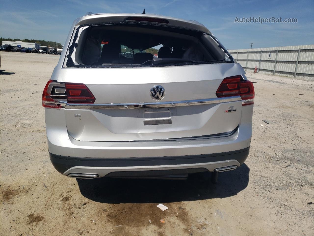 2018 Volkswagen Atlas Se Silver vin: 1V2LR2CA7JC588268