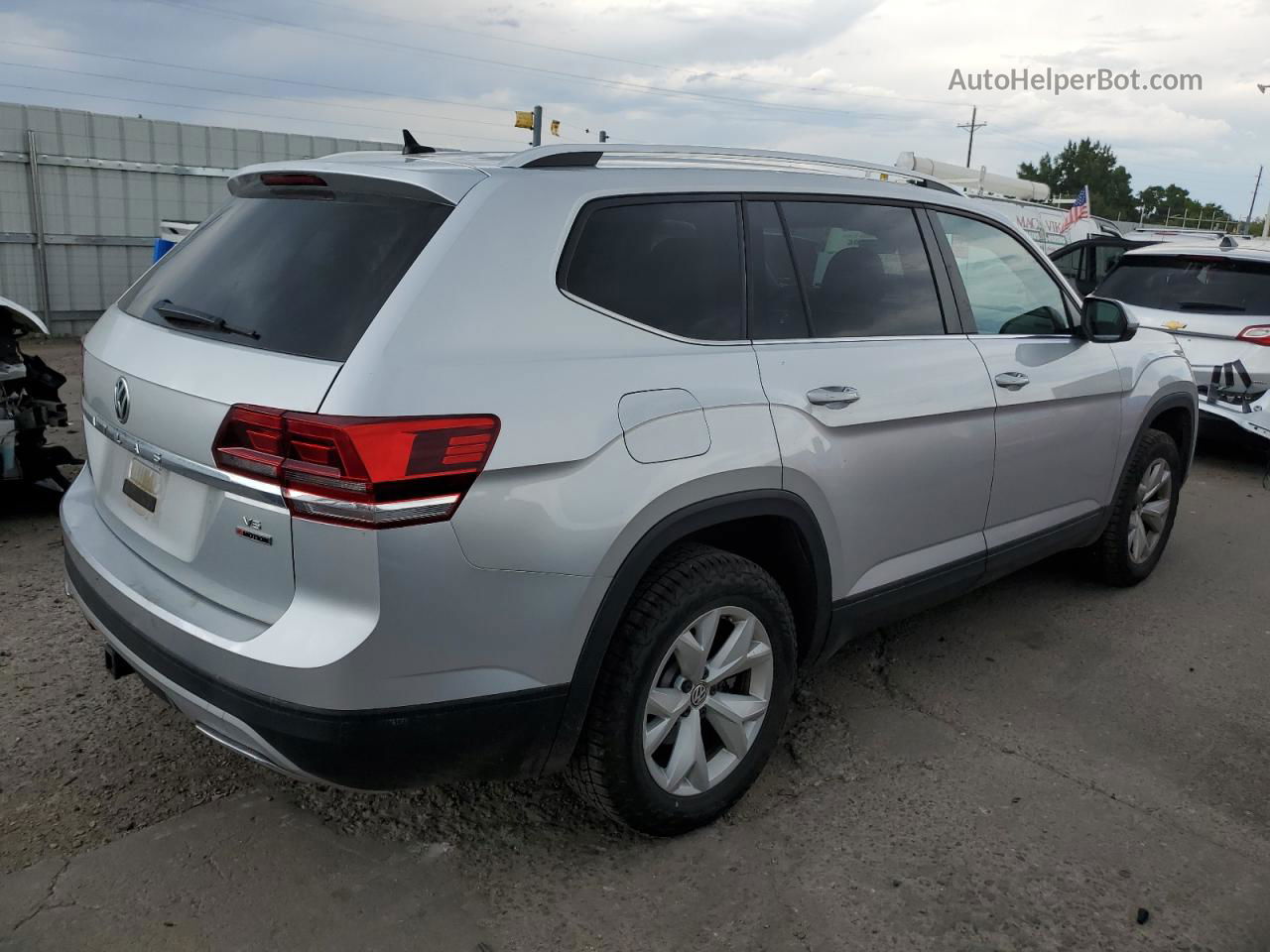 2018 Volkswagen Atlas Se Silver vin: 1V2LR2CAXJC550209