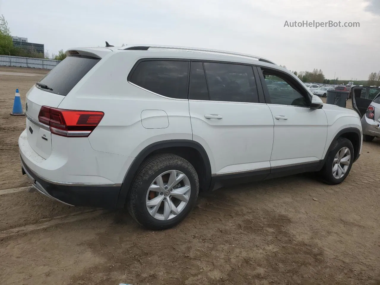 2018 Volkswagen Atlas Sel White vin: 1V2MR2CA7JC506396