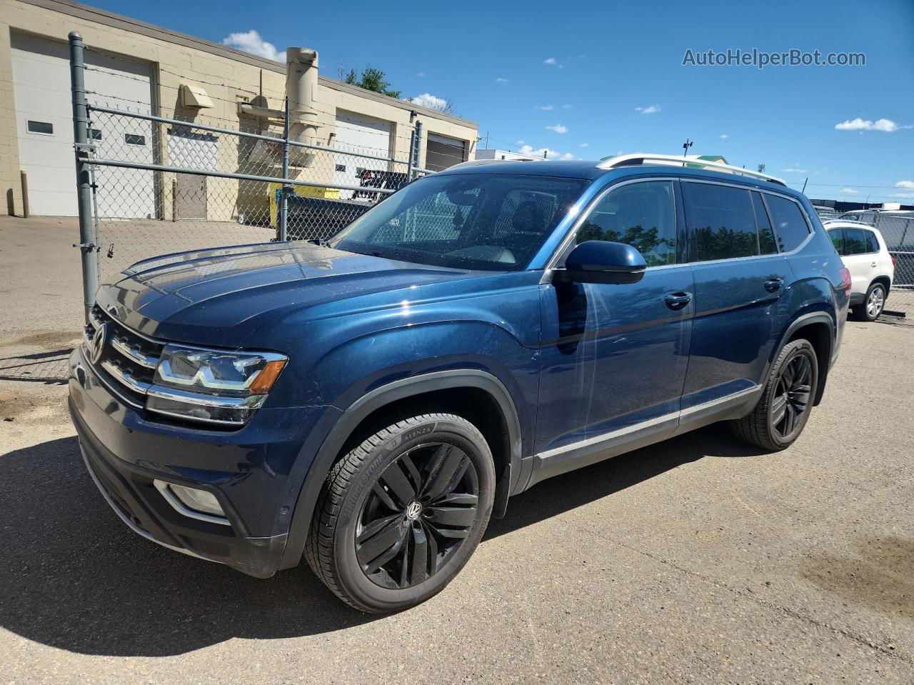 2018 Volkswagen Atlas Sel Premium Blue vin: 1V2NR2CA2JC557633